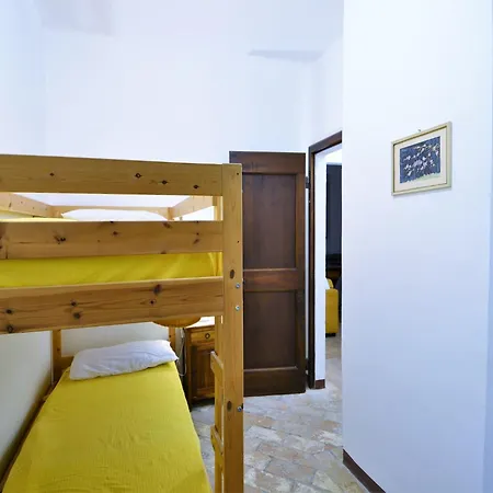 Cosy In With Private Terrace Apartment Mantignana